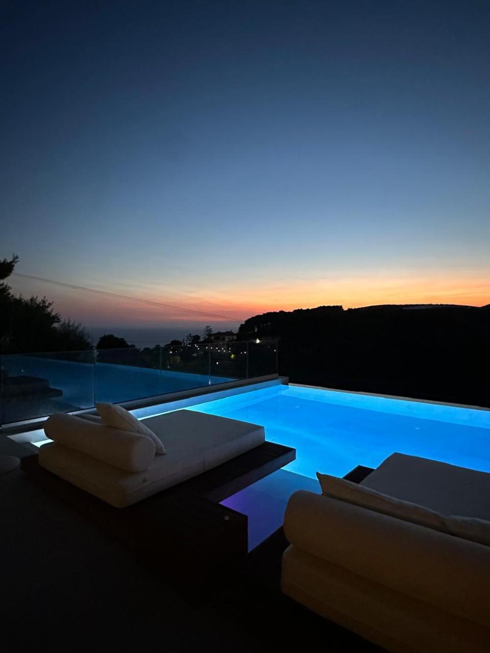 Myzith Luxury Suites Keri Exterior foto