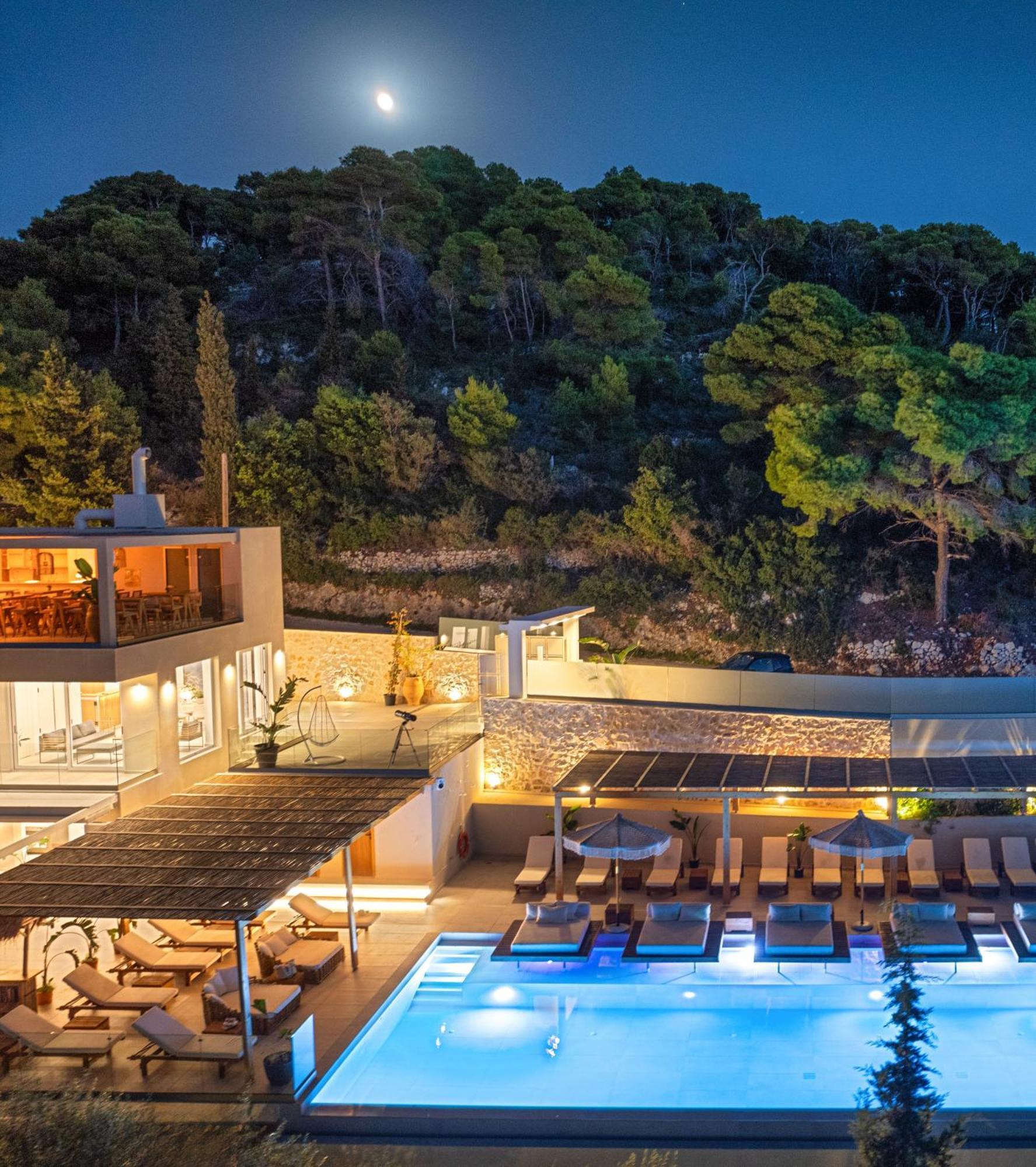Myzith Luxury Suites Keri Exterior foto